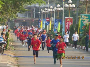 ĐVTN tham gia chạy hưởng ứng trong Lễ phát động ngày chạy olympic vì sức khỏe toàn dân 2015