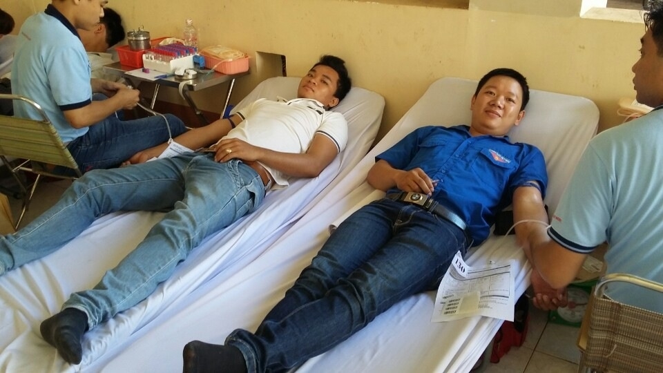 Đông đảo ĐVTN tham gia hiến máu