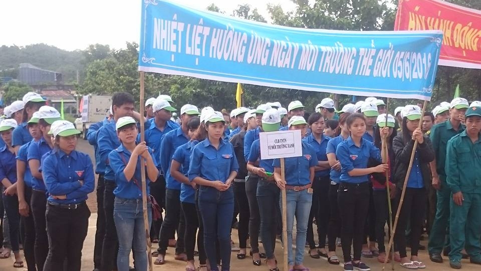 Đoàn viên thanh niên tham gia Lễ Phát động ra quân hưởng ứng Tuần lễ Quốc Gia nước sạch vệ sinh môi trường năm 2016.