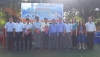 Đại diện Sở VHTTDL tỉnh, tỉnh Đoàn Bình Phước, Phòng VHTT huyện Bù Đăng tặng hoa cho các Huấn luyện viên dạy bơi.