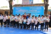 Học sinh trường THCS Chu Văn An nhận học bổng từ nhà tài trợ báo Khăn qua đỏ đã được trao tặng cho các em thiếu nhi